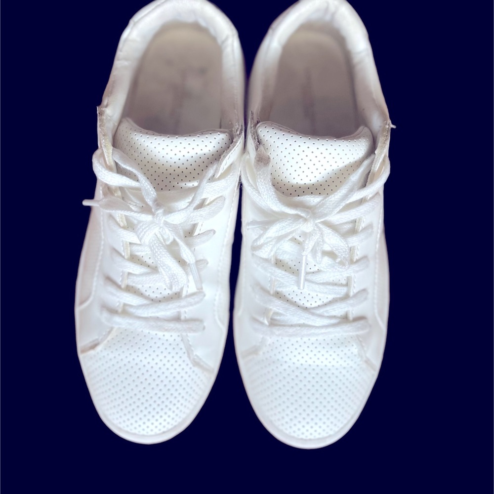 American Eagle outfitters white women great preowned Sneakers, size 7